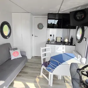 https://houseboat-water-lady-apartament-plywajacy-dom-na-wodzie-lodz.hotelswroclaw.com