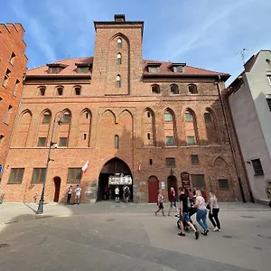 https://ht-apartament-przy-starym-zurawiu-apartment.gdanskhotel.org